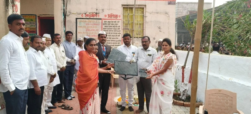 प्रजासत्ताक दिनी ग्रामपंचायत मार्फत जिल्हा परिषद शाळा सारणी सांगवी संगणक कॉम्प्युटर दिले