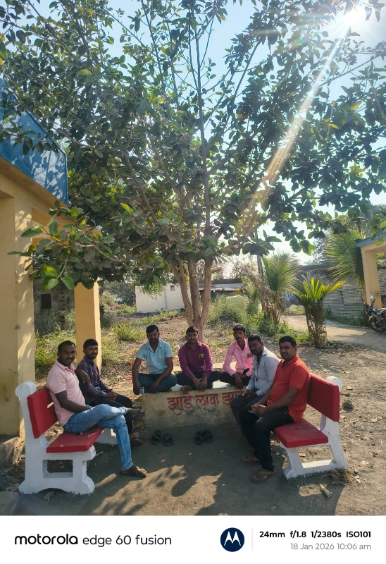 मुख्य ठिकाणी बाकडे व कटाडे