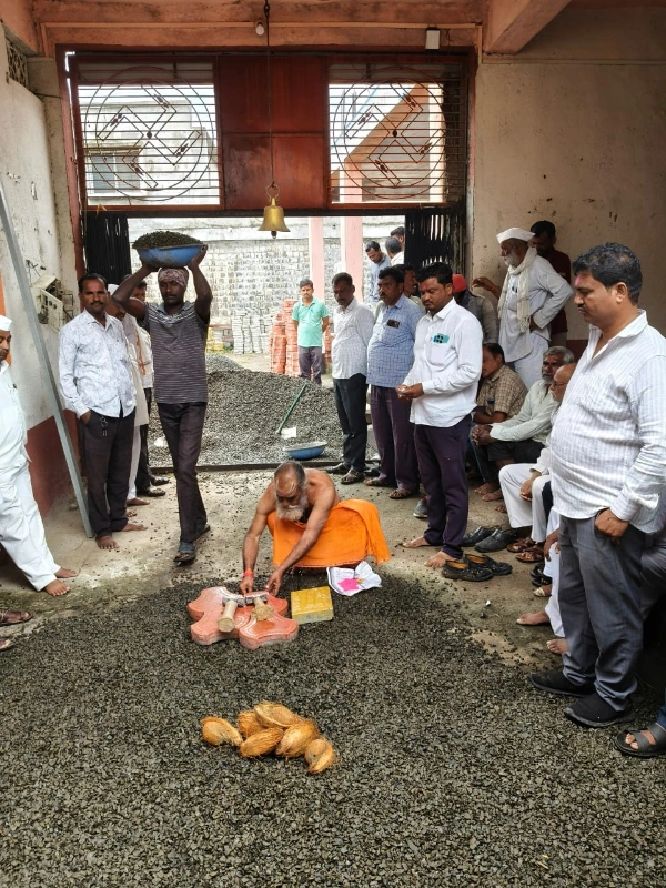 मंदिर परिसर पेव्हर ब्लॉक